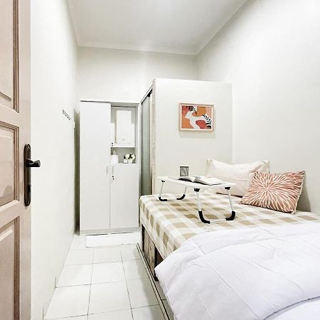 Kos Awany Coliving Vandrerhjem Jakarta Eksteriør bilde