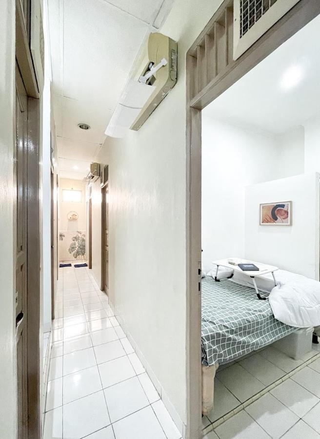 Kos Awany Coliving Vandrerhjem Jakarta Eksteriør bilde