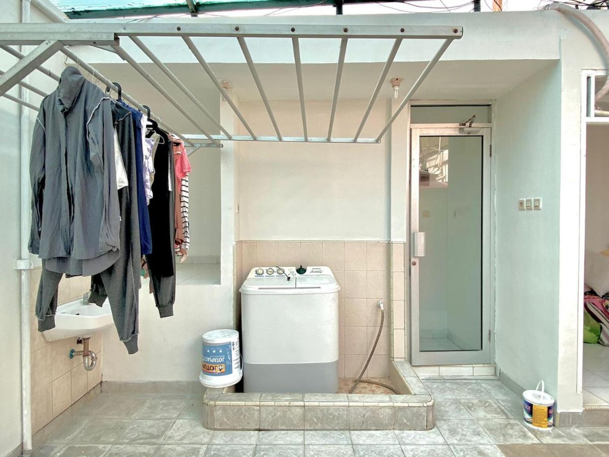 Kos Awany Coliving Vandrerhjem Jakarta Eksteriør bilde
